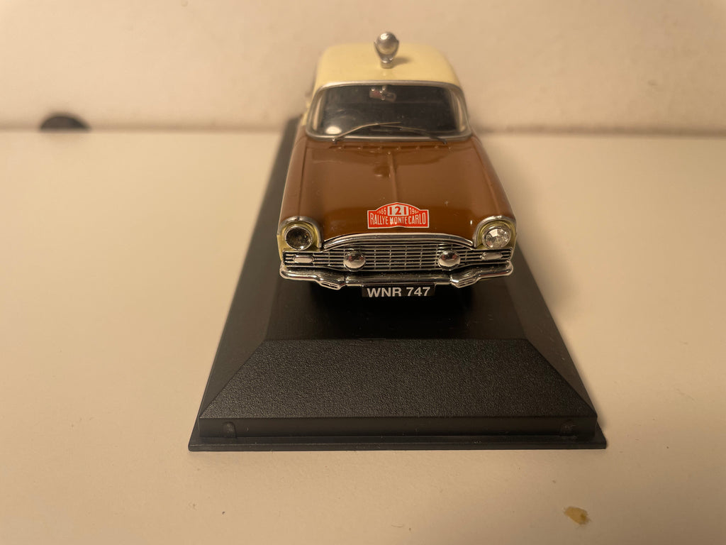 Vauxhall Cresta Braun und Beige Nummer 121 - Rallye Monte-Carlo 1966 - VANGUARDS CORGI