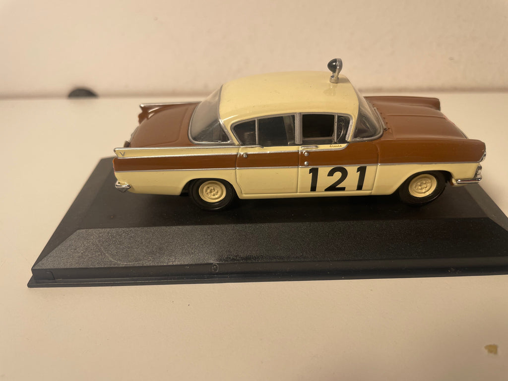 Vauxhall Cresta Braun und Beige Nummer 121 - Rallye Monte-Carlo 1966 - VANGUARDS CORGI