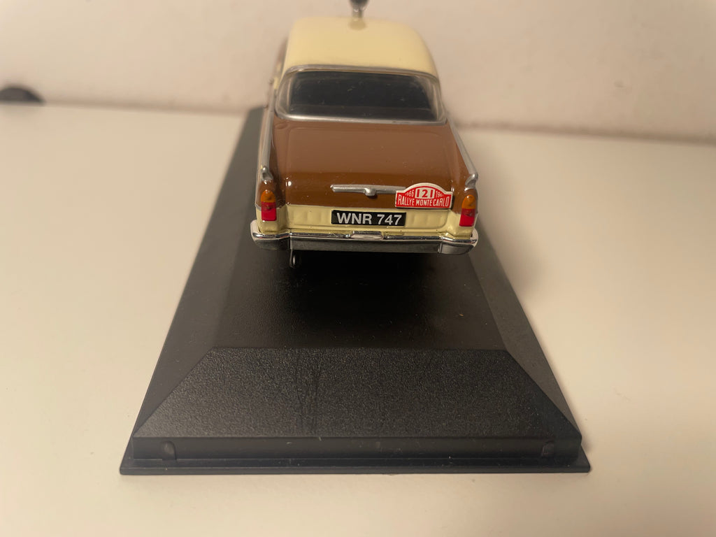 Vauxhall Cresta Braun und Beige Nummer 121 - Rallye Monte-Carlo 1966 - VANGUARDS CORGI