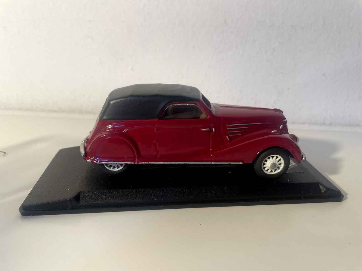 Renault Viva Grand Sport Coupé bordowy z 1938 roku (referencja MINIROUTE 72)