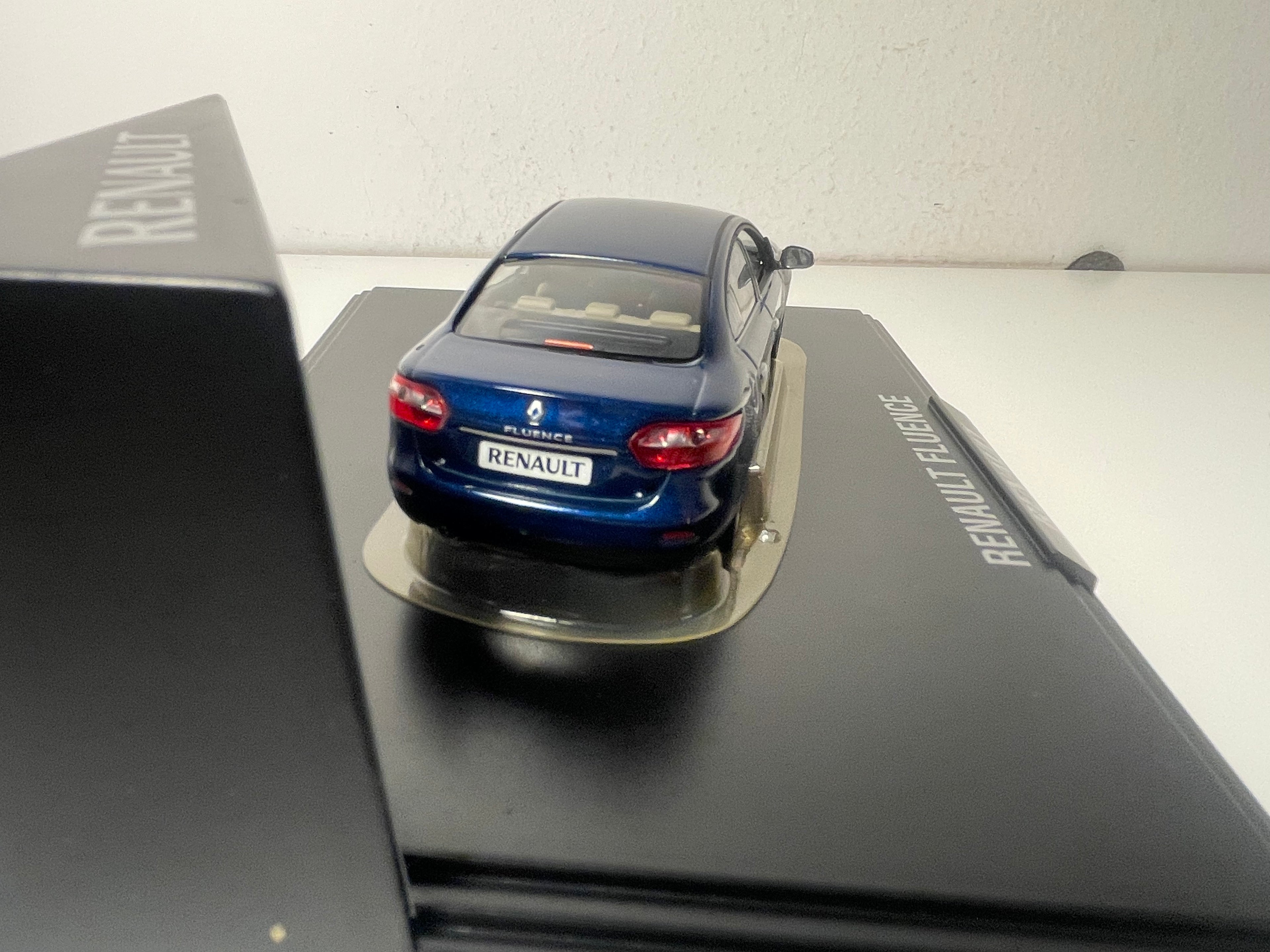Renault Fluence Azul Escuro - Conjunto de Caixa Retangular