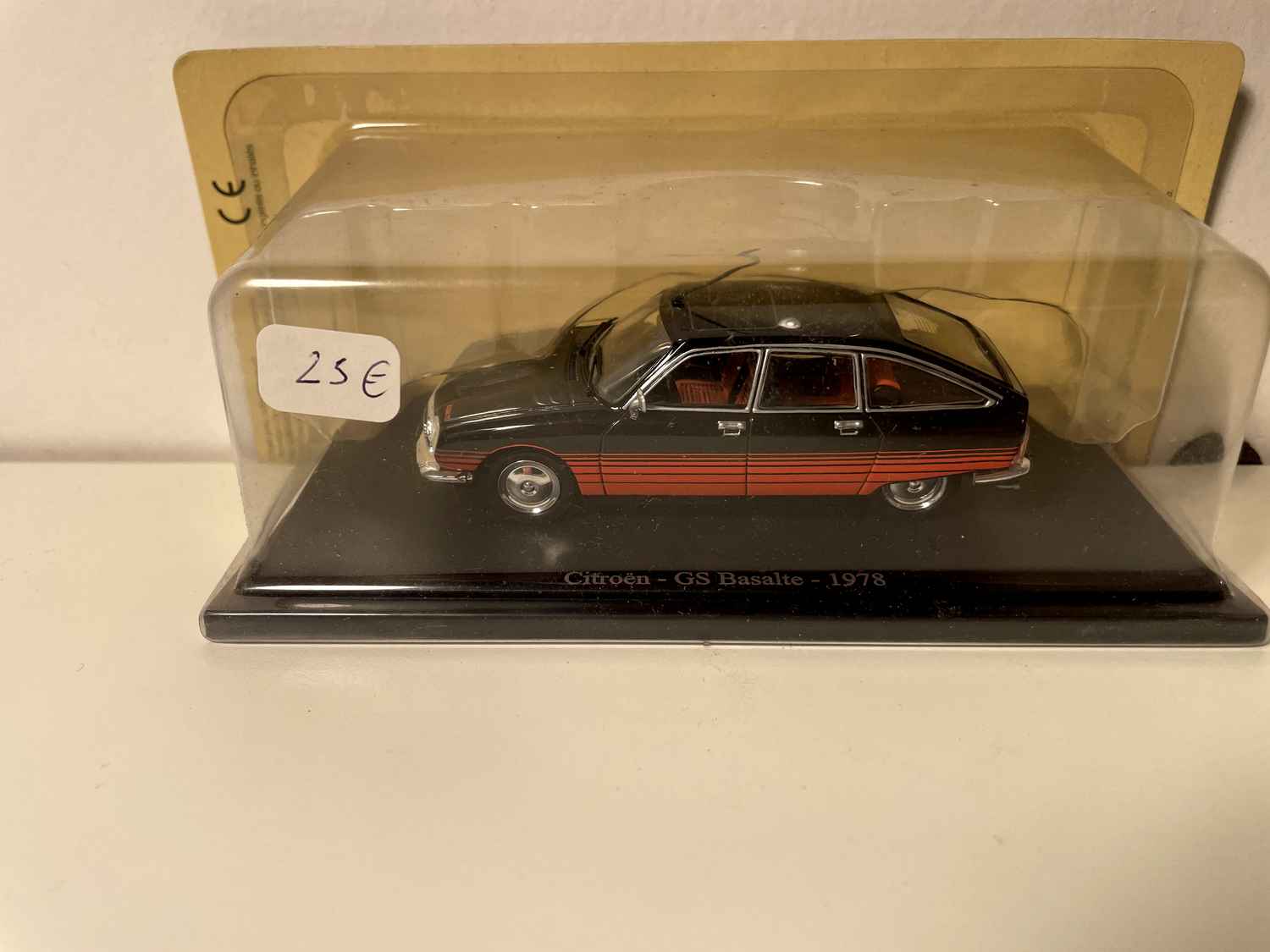 Citroën GS Basalte schwartz a oranjet rout vun 1978