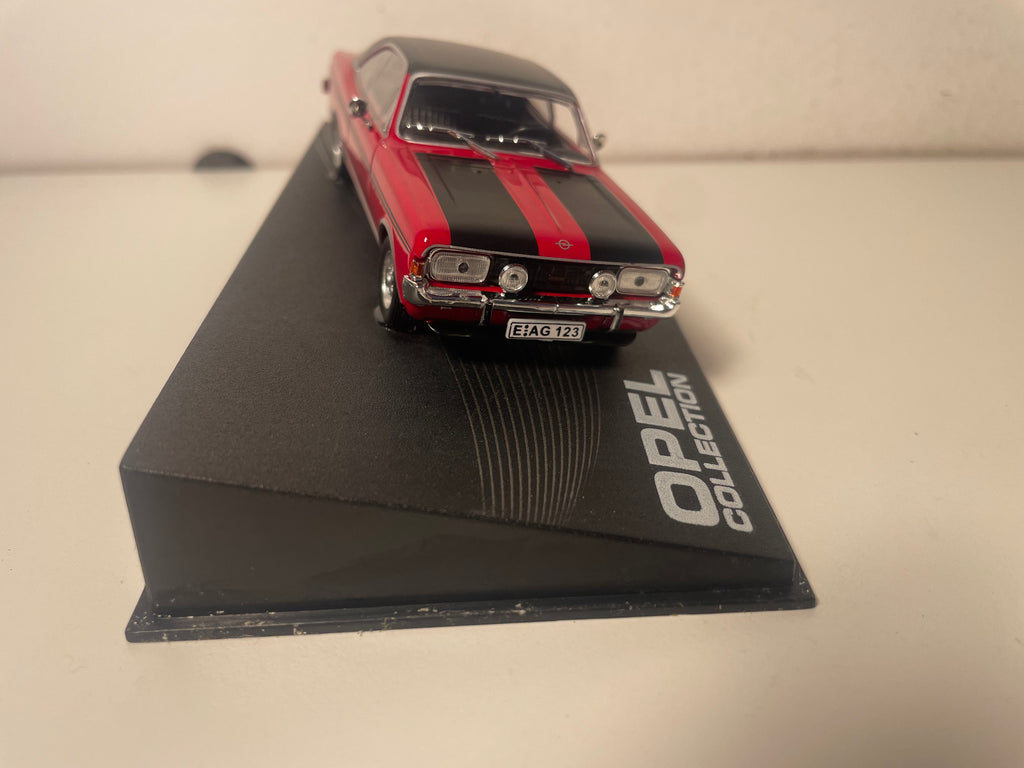 Opel Commodore A Coupé GS/E rosso scuro e nero dal 1970-1971