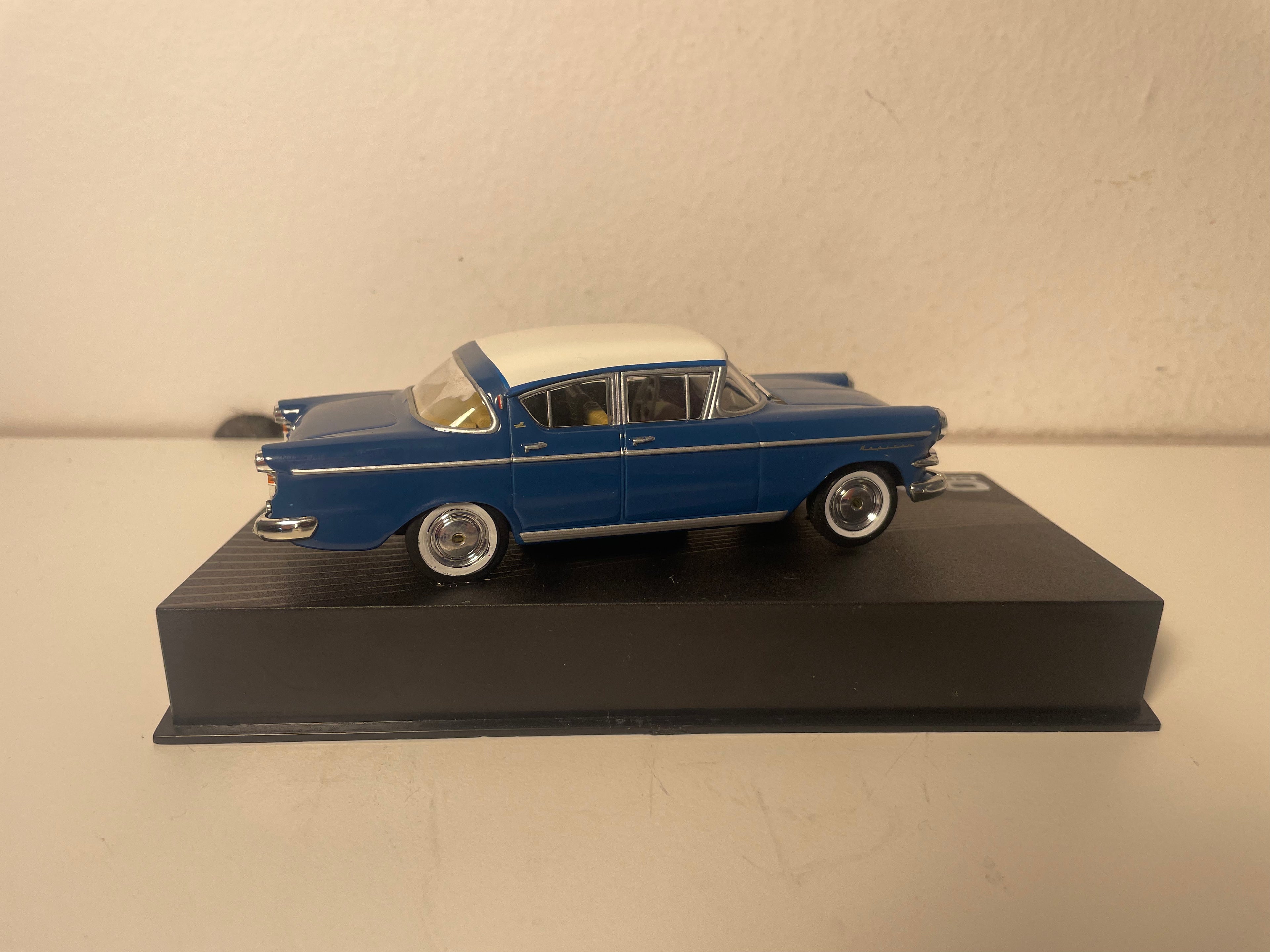 Opel Kapitän PI Limousine bleue et toit blanc - 1958-1959