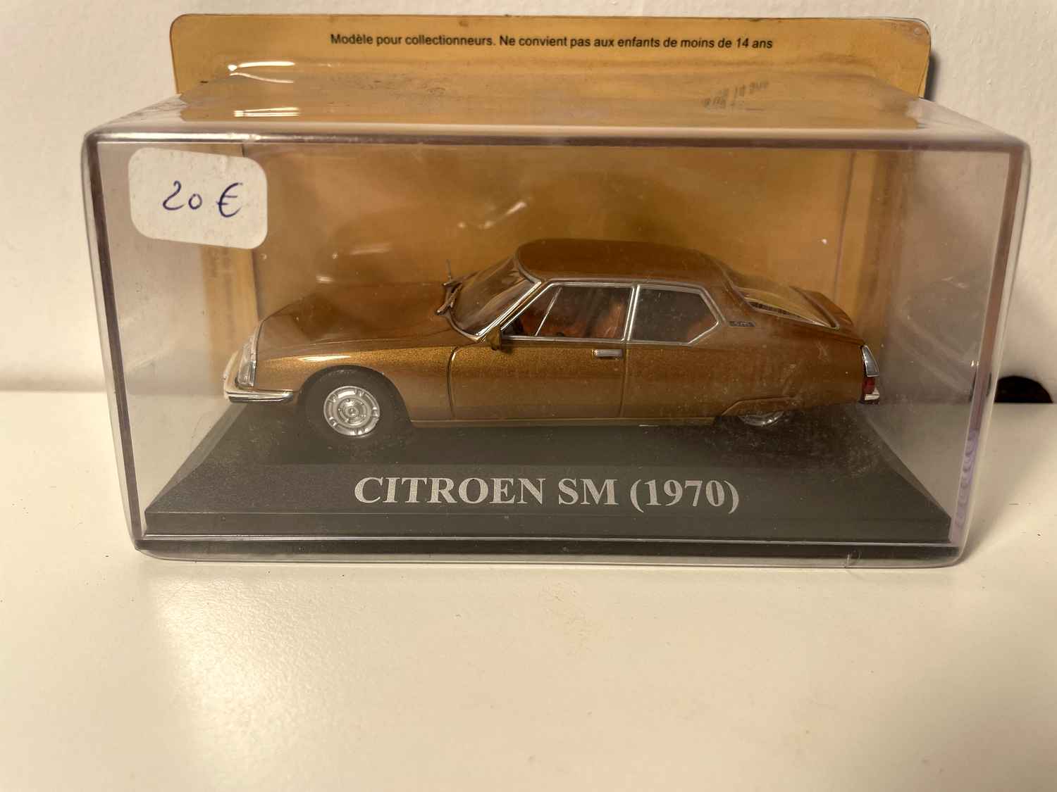 Citroën SM marron de 1970 (boite plexi)