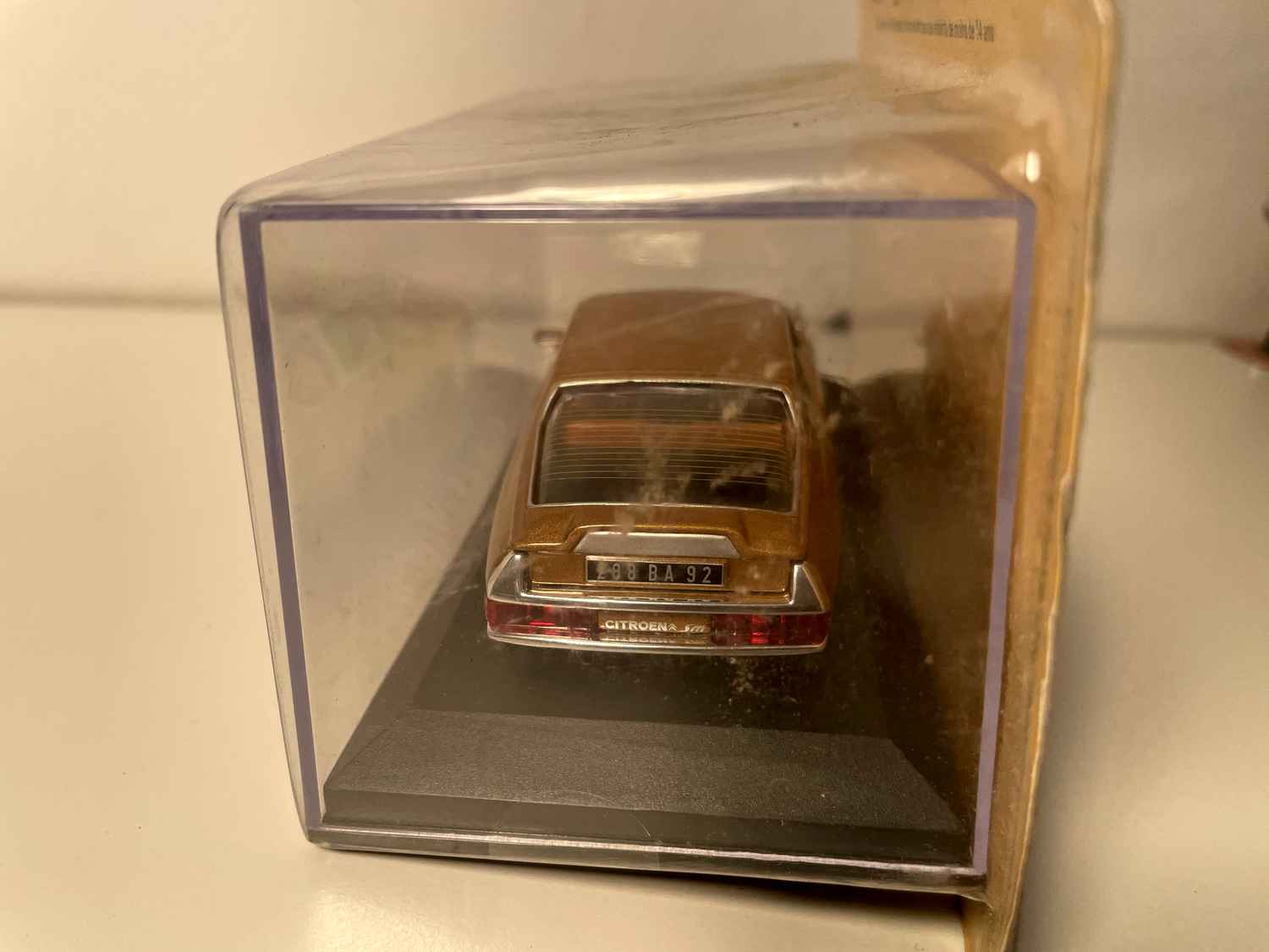 Citroën SM marron de 1970 (boite plexi)