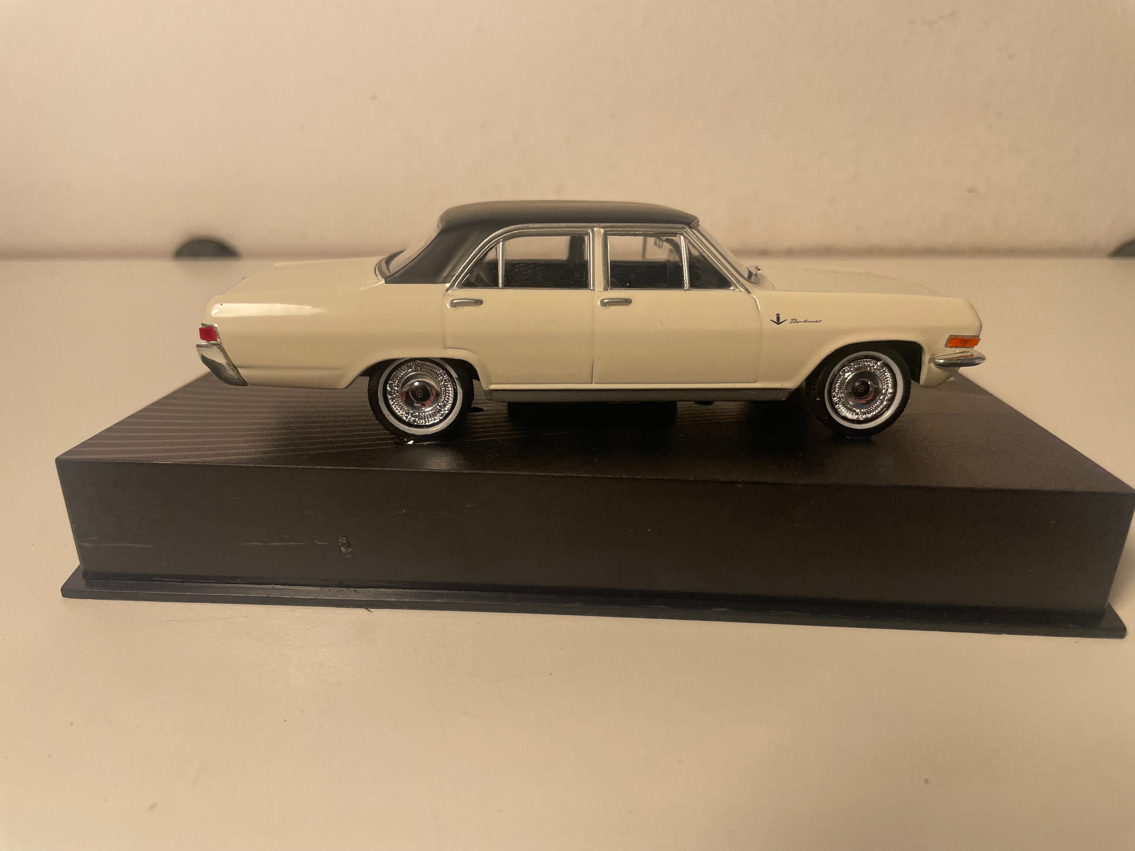 Opel Diplomat V8 Limousine Weiß mit schwarzem Dach - 1964-1967
