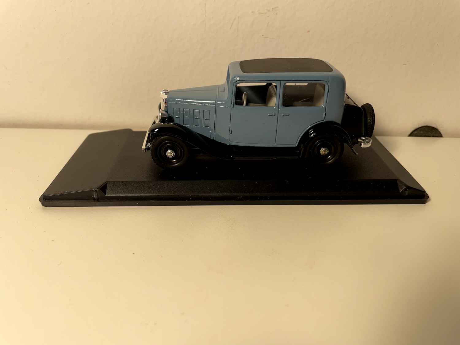 Citroën Rosalie berlina blo bläi an schwaarzen Däck (an bläi) aus 1933 - Eligor Referenz 1005