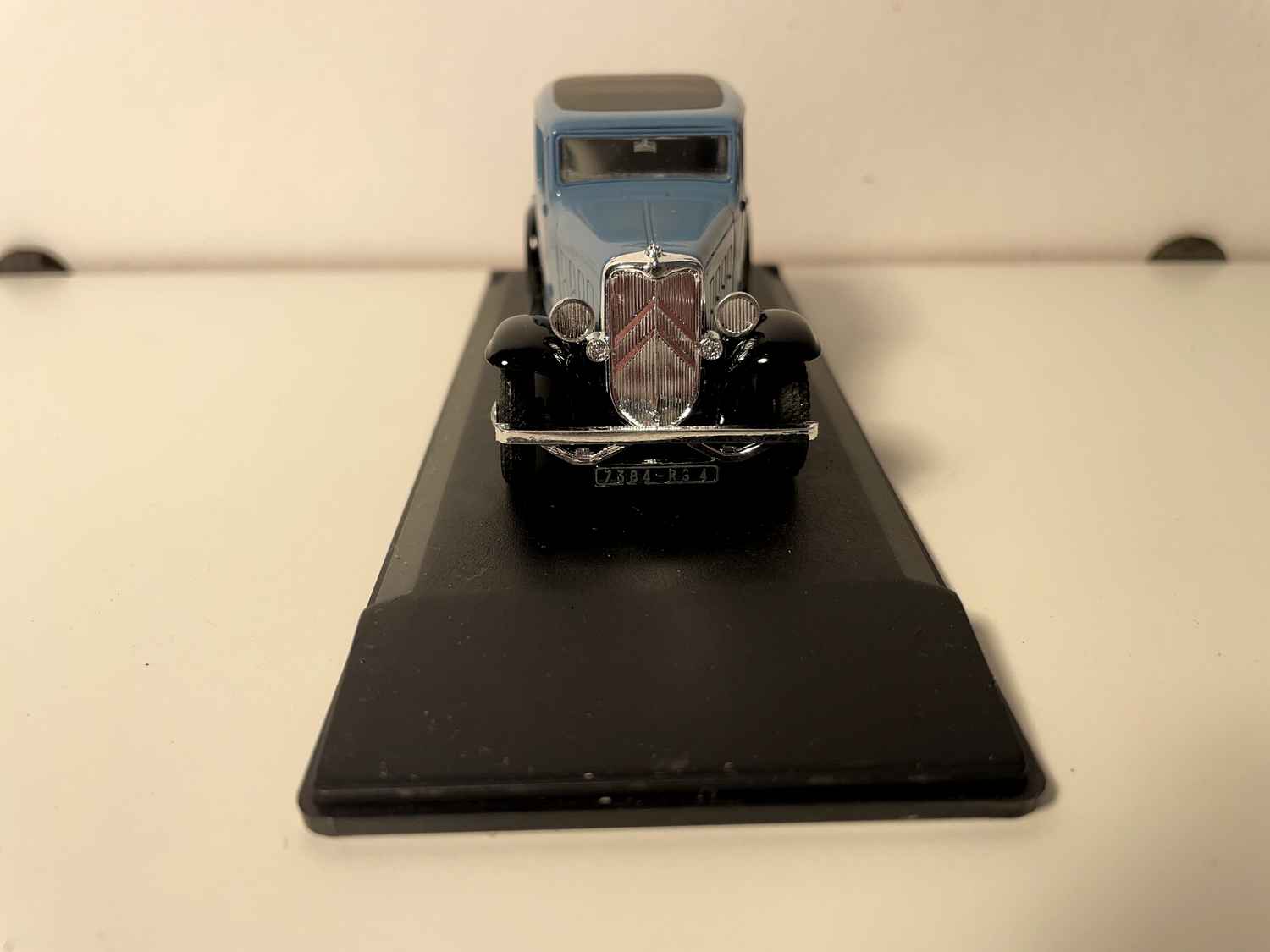 Citroën Rosalie berlina blo bläi an schwaarzen Däck (an bläi) aus 1933 - Eligor Referenz 1005