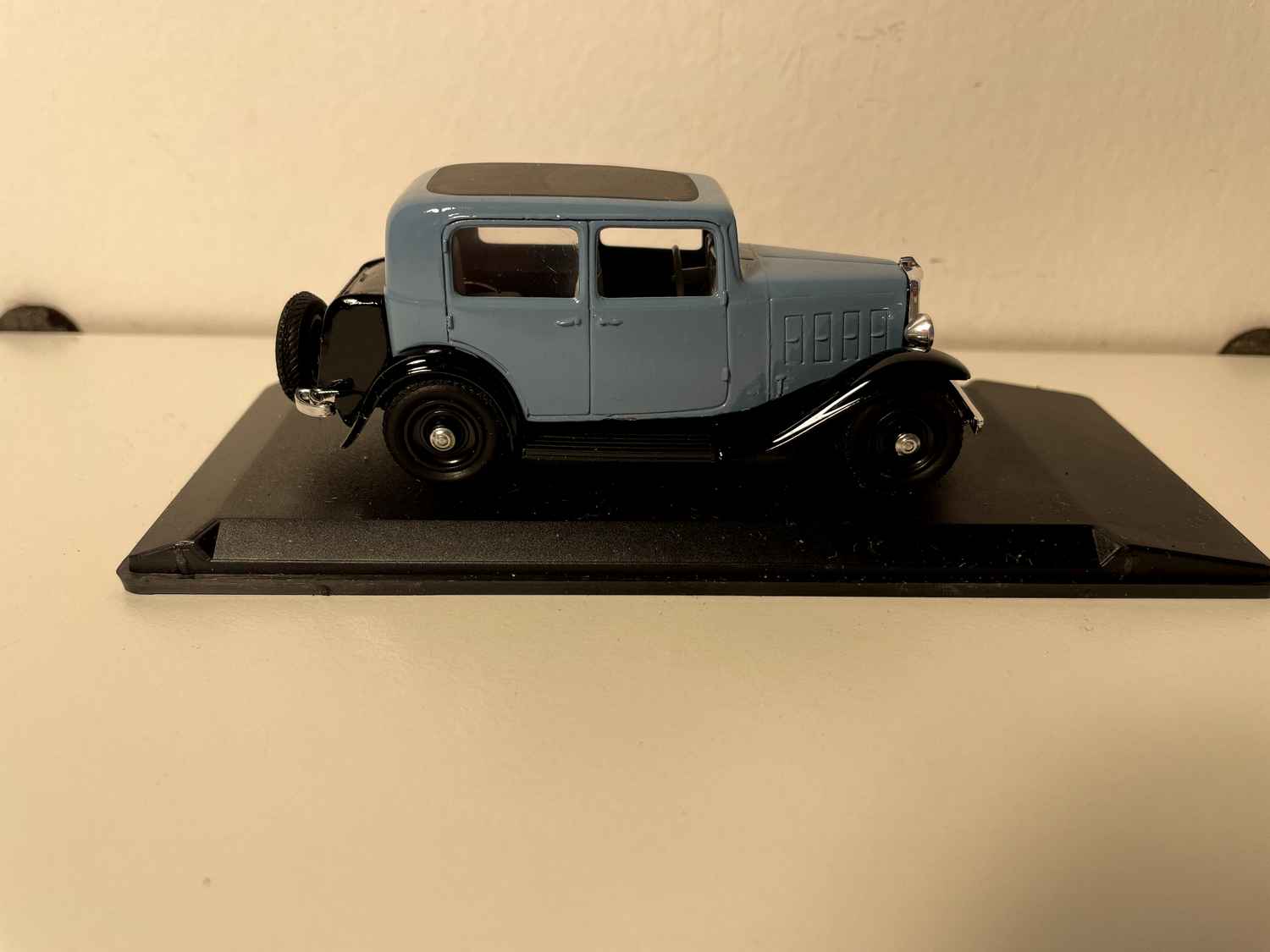 Citroën Rosalie berlina blo bläi an schwaarzen Däck (an bläi) aus 1933 - Eligor Referenz 1005