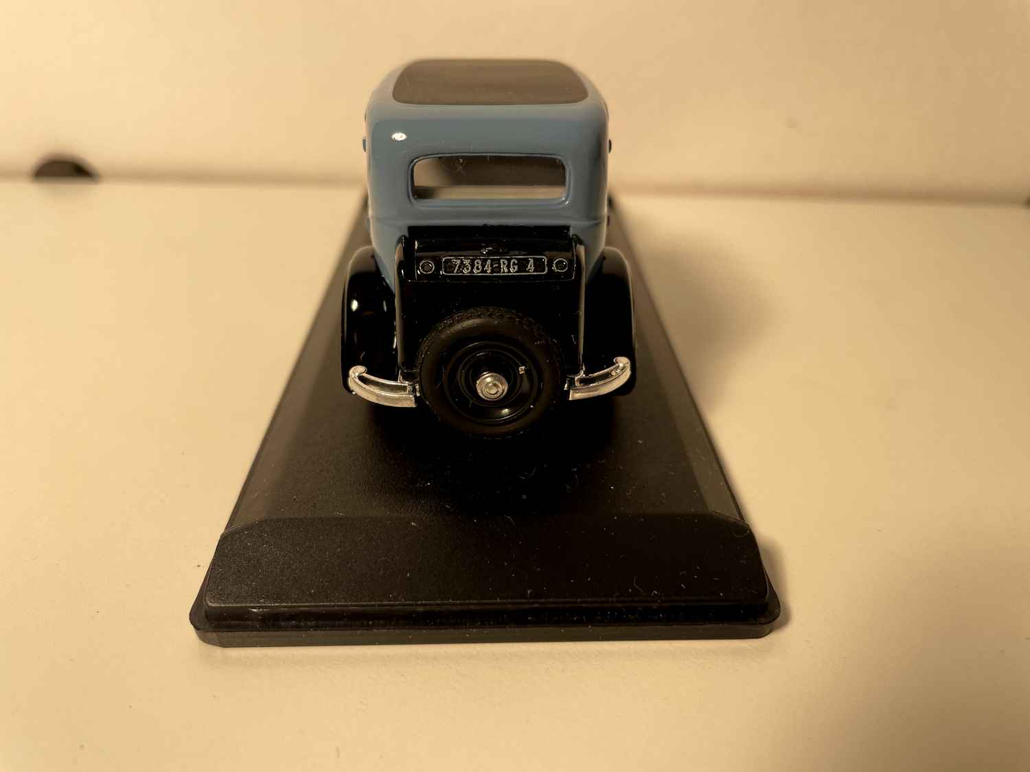 Citroën Rosalie berlina blo bläi an schwaarzen Däck (an bläi) aus 1933 - Eligor Referenz 1005