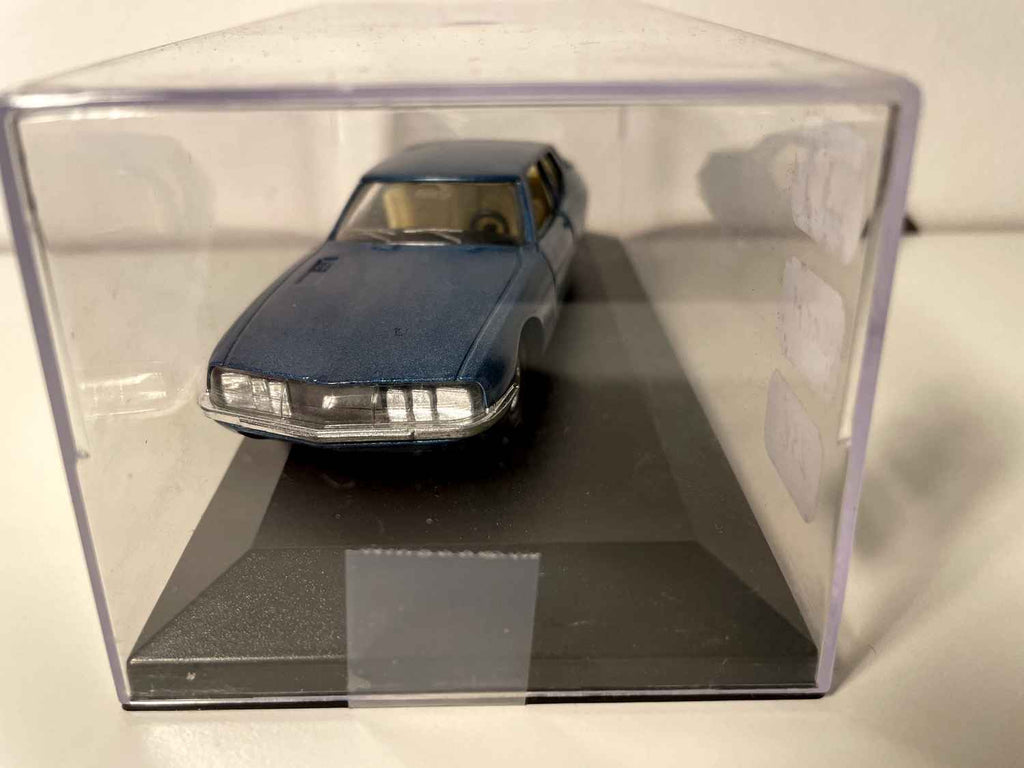 Citroën SM bleue (voiture rajoutée sur un socle - boite plexi) - VEREM