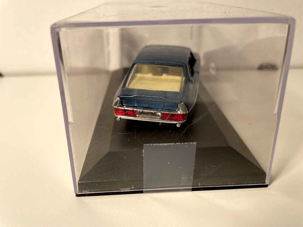 Citroën SM bleue (voiture rajoutée sur un socle - boite plexi) - VEREM