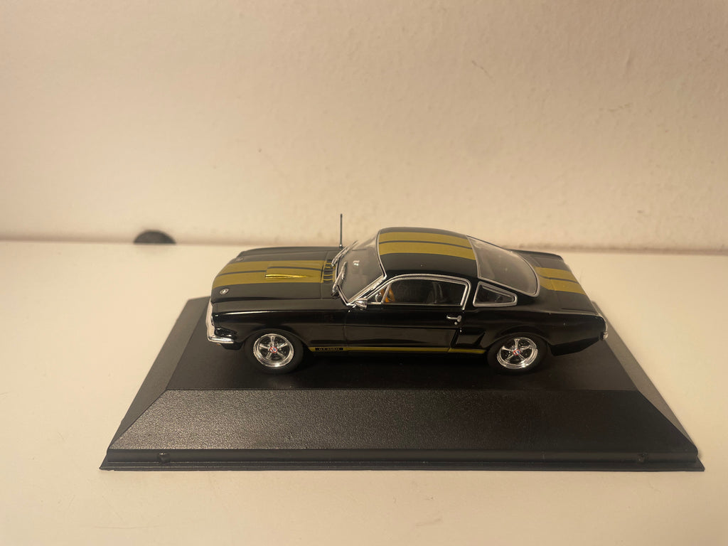 Ford Mustang Shelby GT350H noir et or de 1966