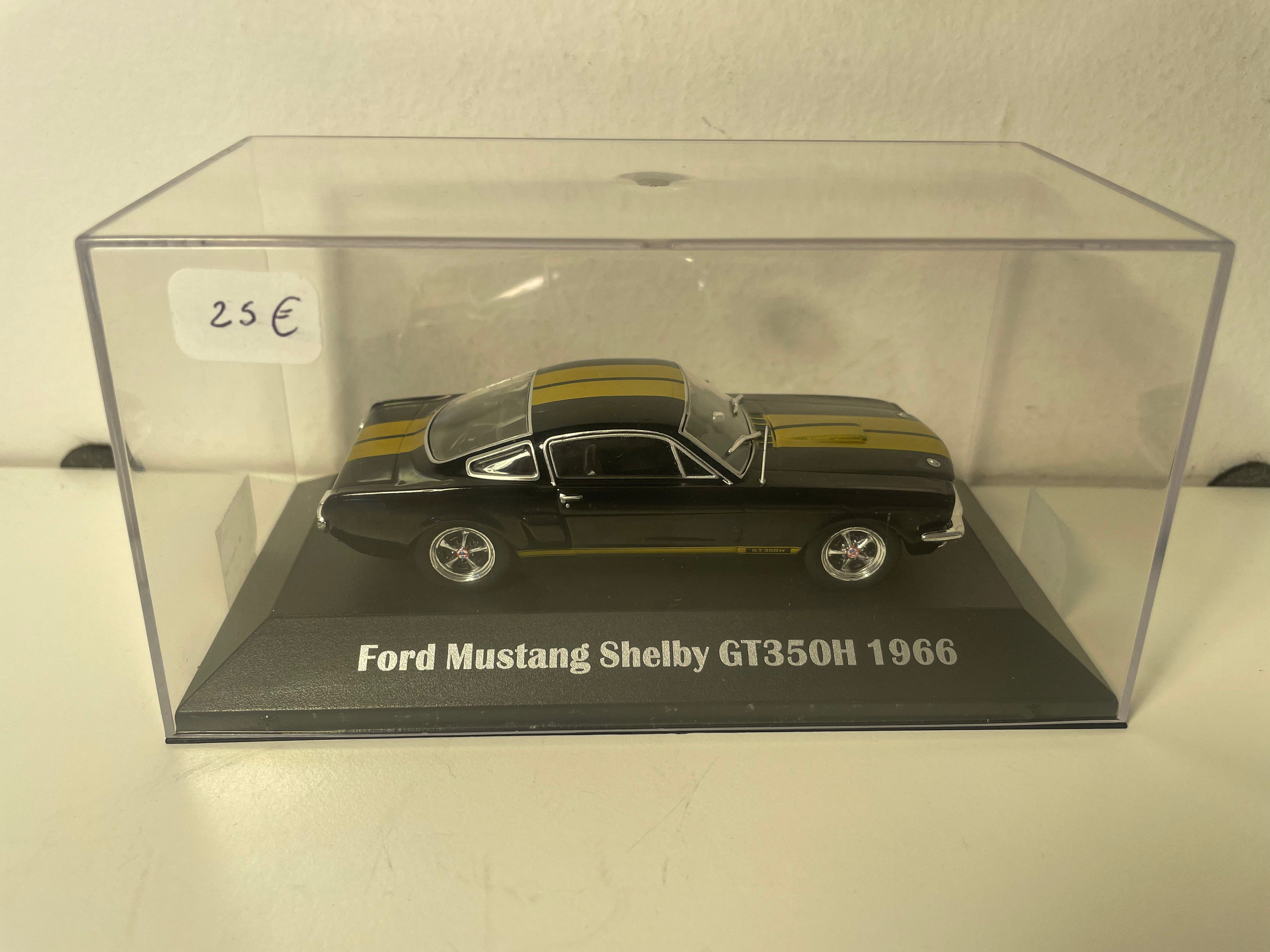 Ford Mustang Shelby GT350H noir et or de 1966