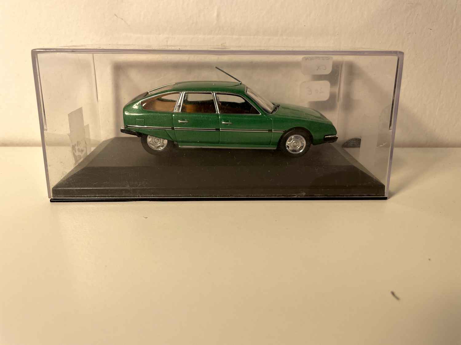 Citroën CX Green (car added on a base - plexiglass box)