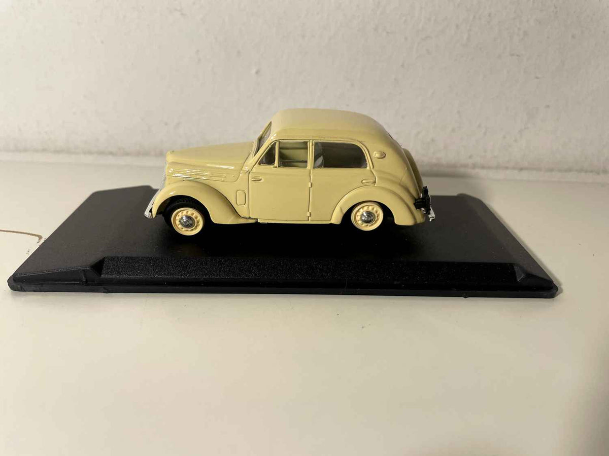 Renault Juvaquatre beżowy (ELIGOR) pudełko fioletowe