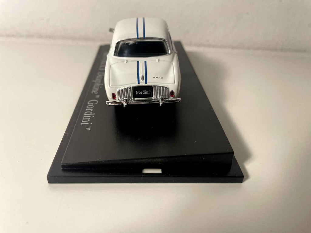 Renault Dauphine Gordini biała z niebieskimi paskami (LEGEND SERIES)