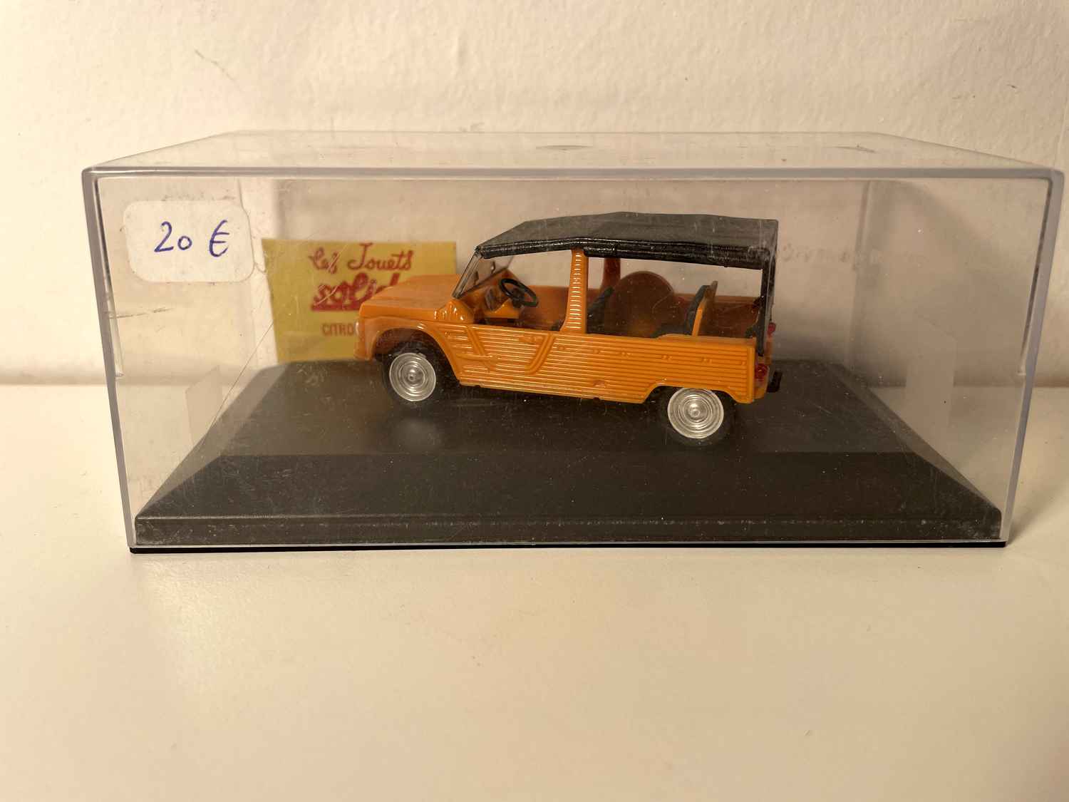 Orange Citroën Méhari aus 1979 (Plexibox)