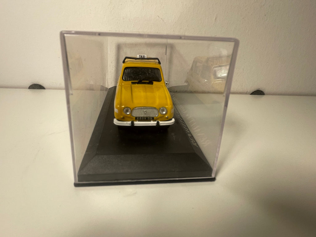 Renault 4L jaune de 1984 - Taxi à Antananarivo (Madagascar)
