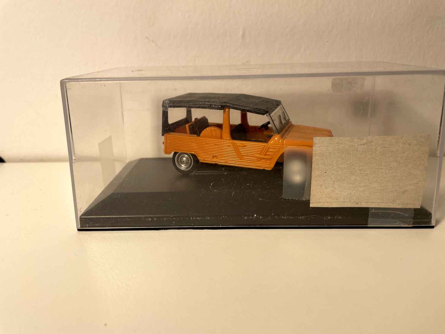 Orange Citroën Méhari aus 1979 (Plexibox)