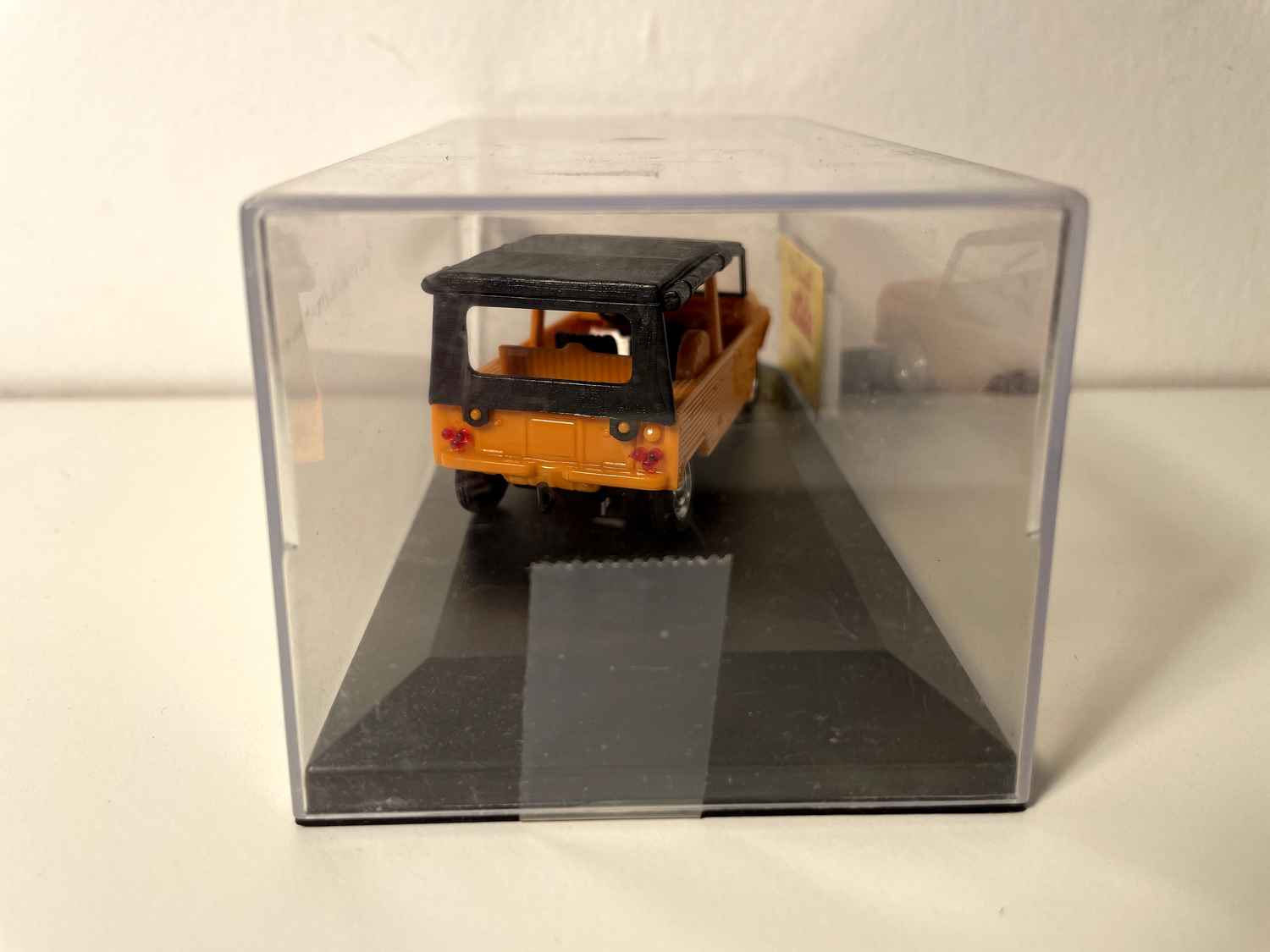Orange Citroën Méhari aus 1979 (Plexibox)