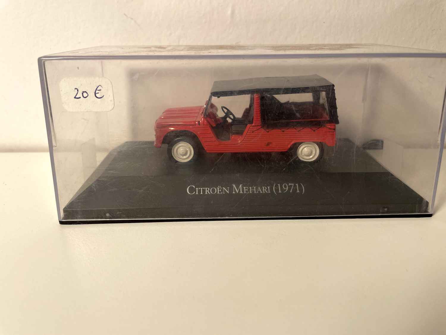 Red Citroën Méhari aus 1971 (Plexi Box)