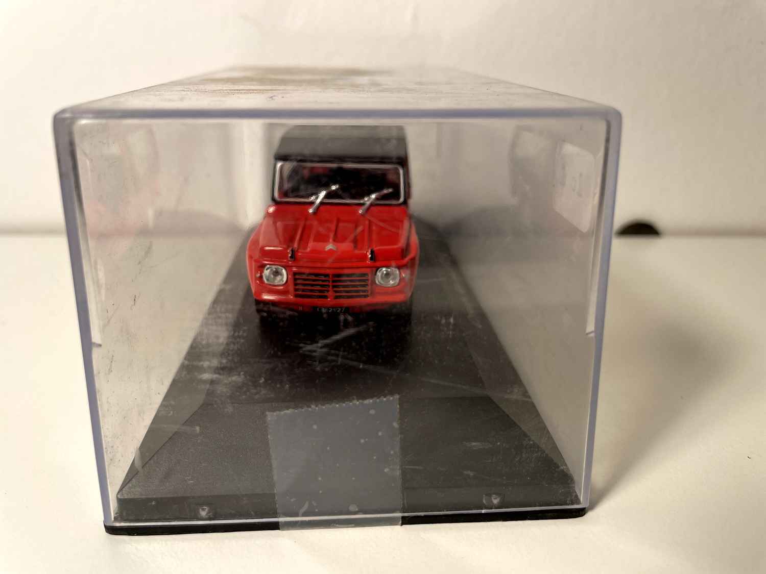Red Citroën Méhari aus 1971 (Plexi Box)