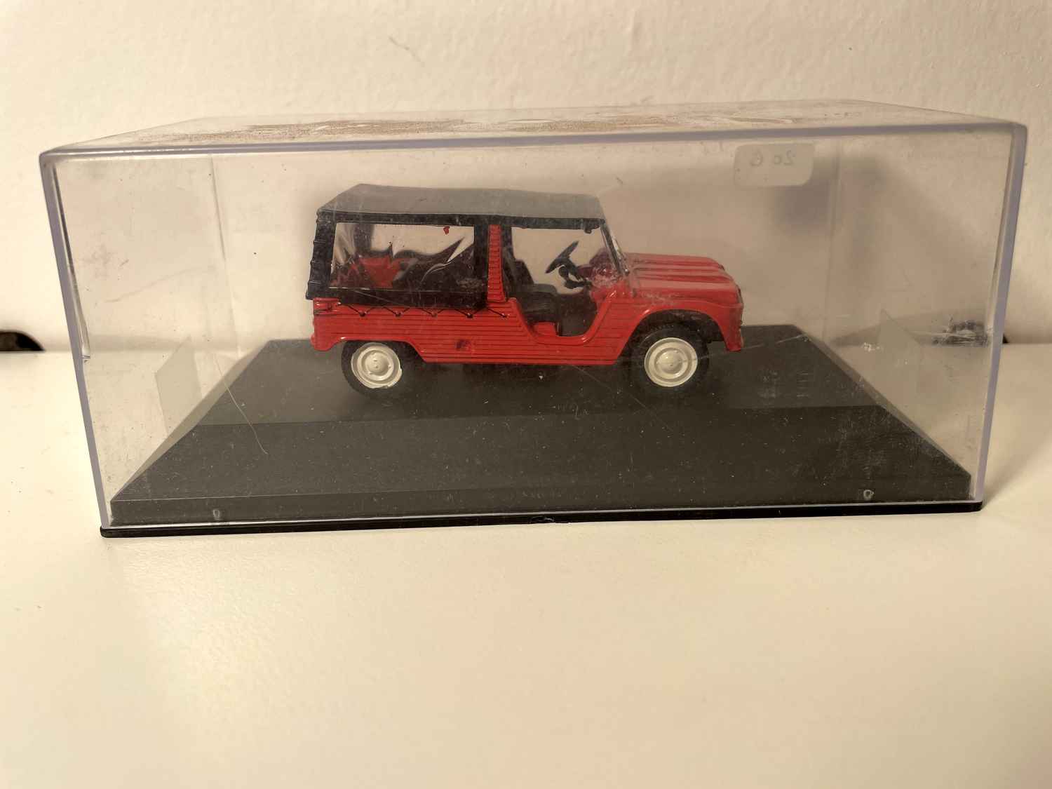 Red Citroën Méhari aus 1971 (Plexi Box)