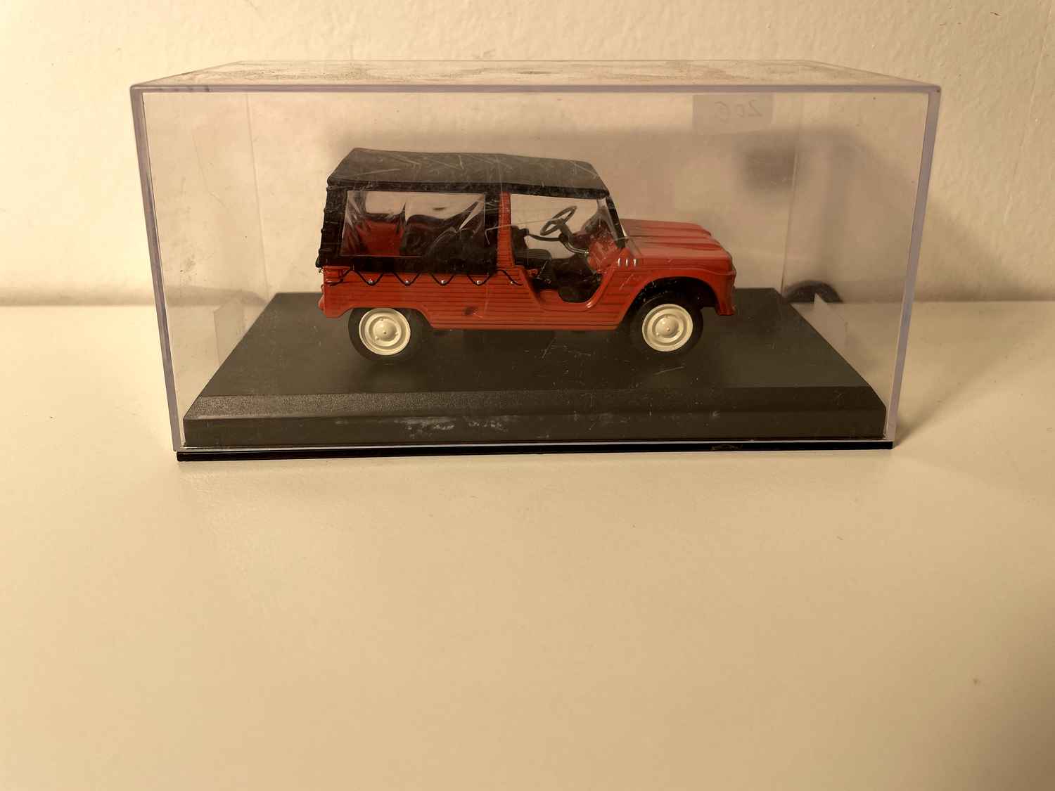 Citroën Méhari rouge orangé? de 1970 - Auto-Plus