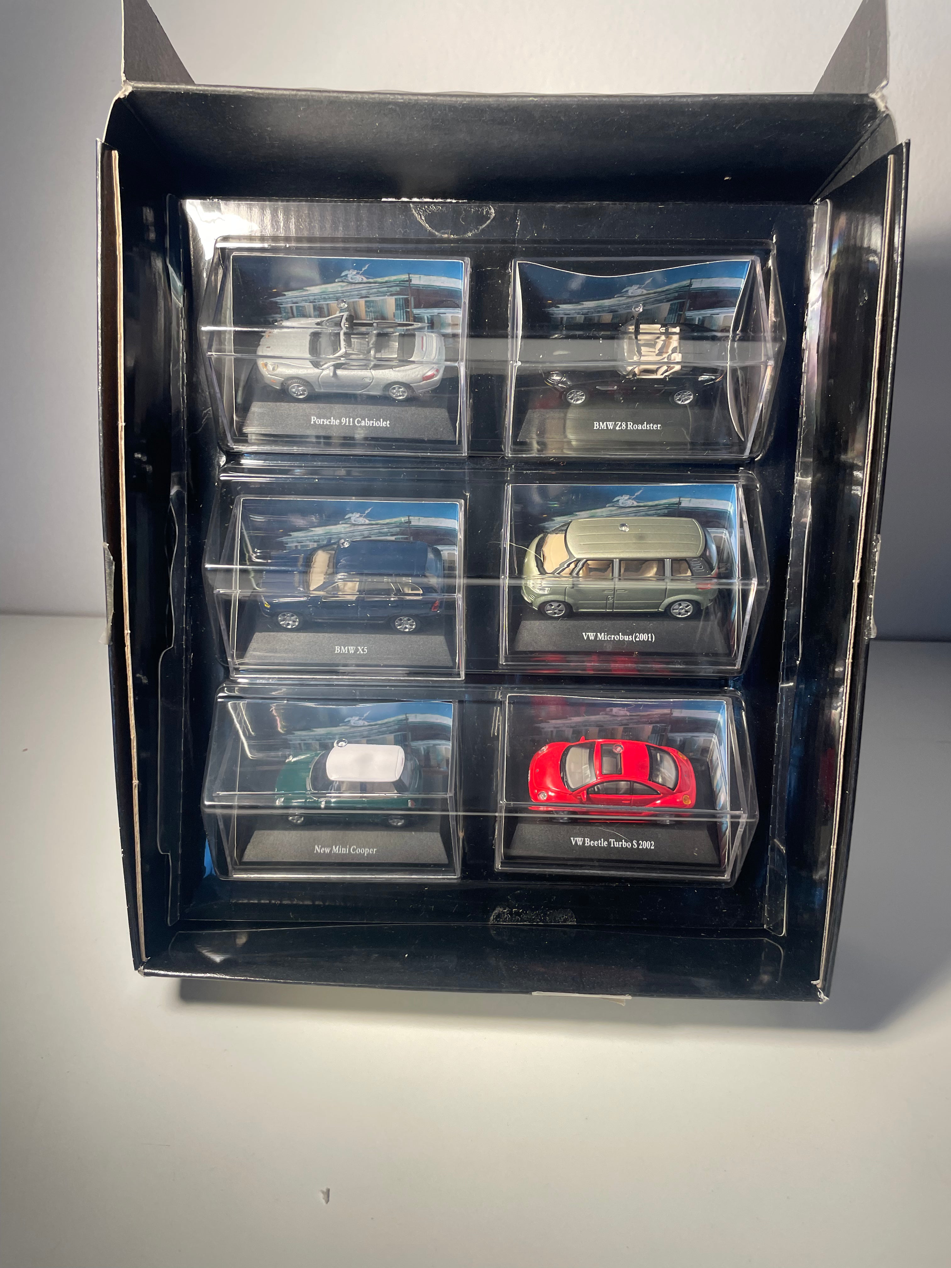 Coffret de 6 voitures (échelle: 1/72ème)