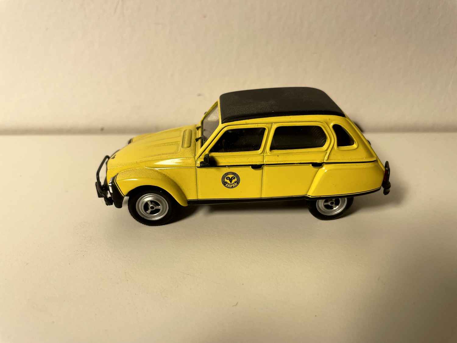 Citroën Dyane giel mat schwaarze Dëck - Norev (an Blister)