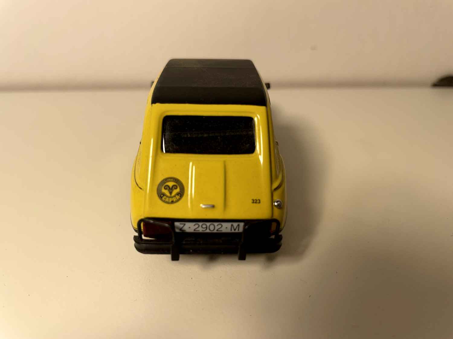 Citroën Dyane giel mat schwaarze Dëck - Norev (an Blister)