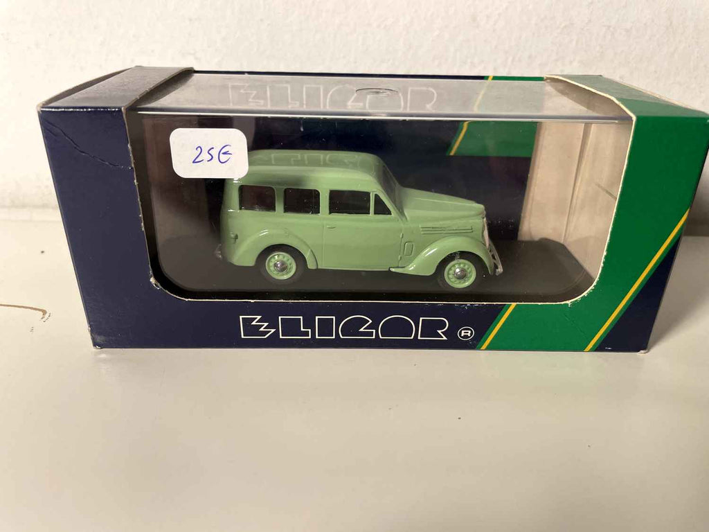 Renault Juvaquatre fourgonnette vitrée verte - ELIGOR référence 1018 D