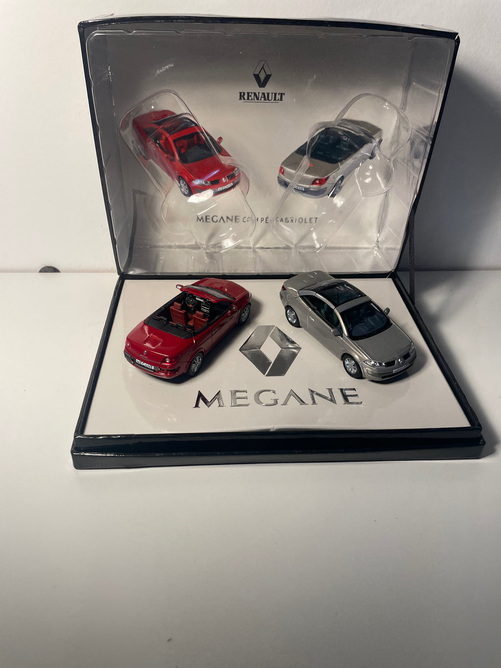 Renault Mégane coupé grise et Renault Mégane cabriolet bordeaux - NOREV