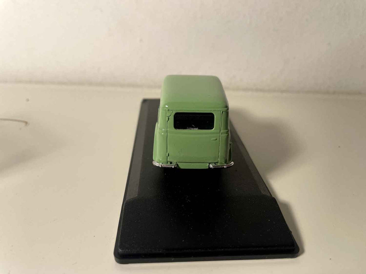 Renault Juvaquatre fourgonnette vitrée verte - ELIGOR référence 1018 D