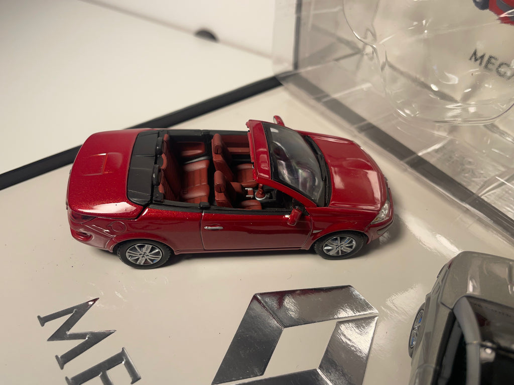 Renault Mégane coupé grise et Renault Mégane cabriolet bordeaux - NOREV