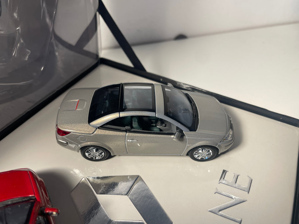 Renault Mégane coupé grise et Renault Mégane cabriolet bordeaux - NOREV