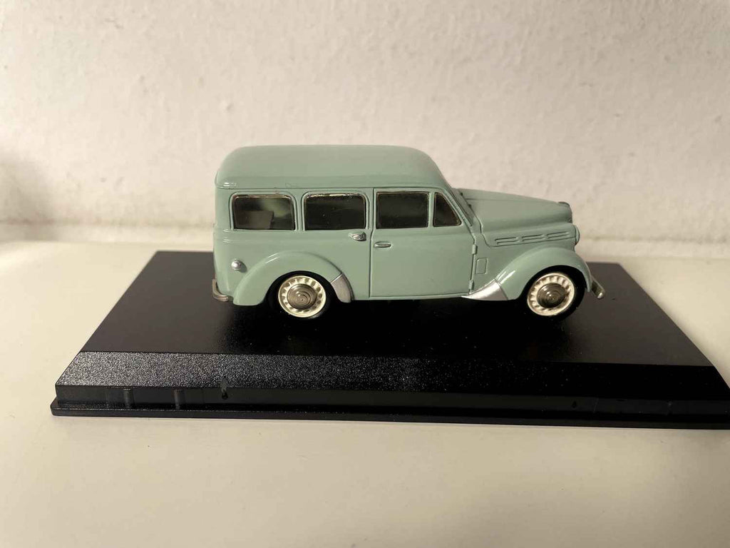 Renault Juvaquatre break vitré vert pâle (collection ELYSEE)