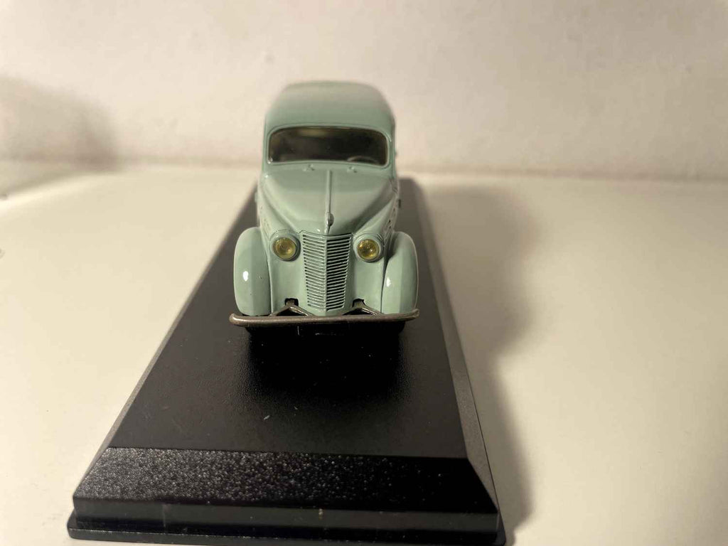 Renault Juvaquatre break vitré vert pâle (collection ELYSEE)