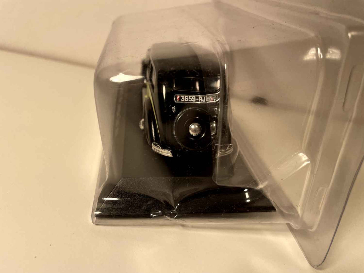 Peugeot 401 Long Taxi gréng a schwaarz vun 1935