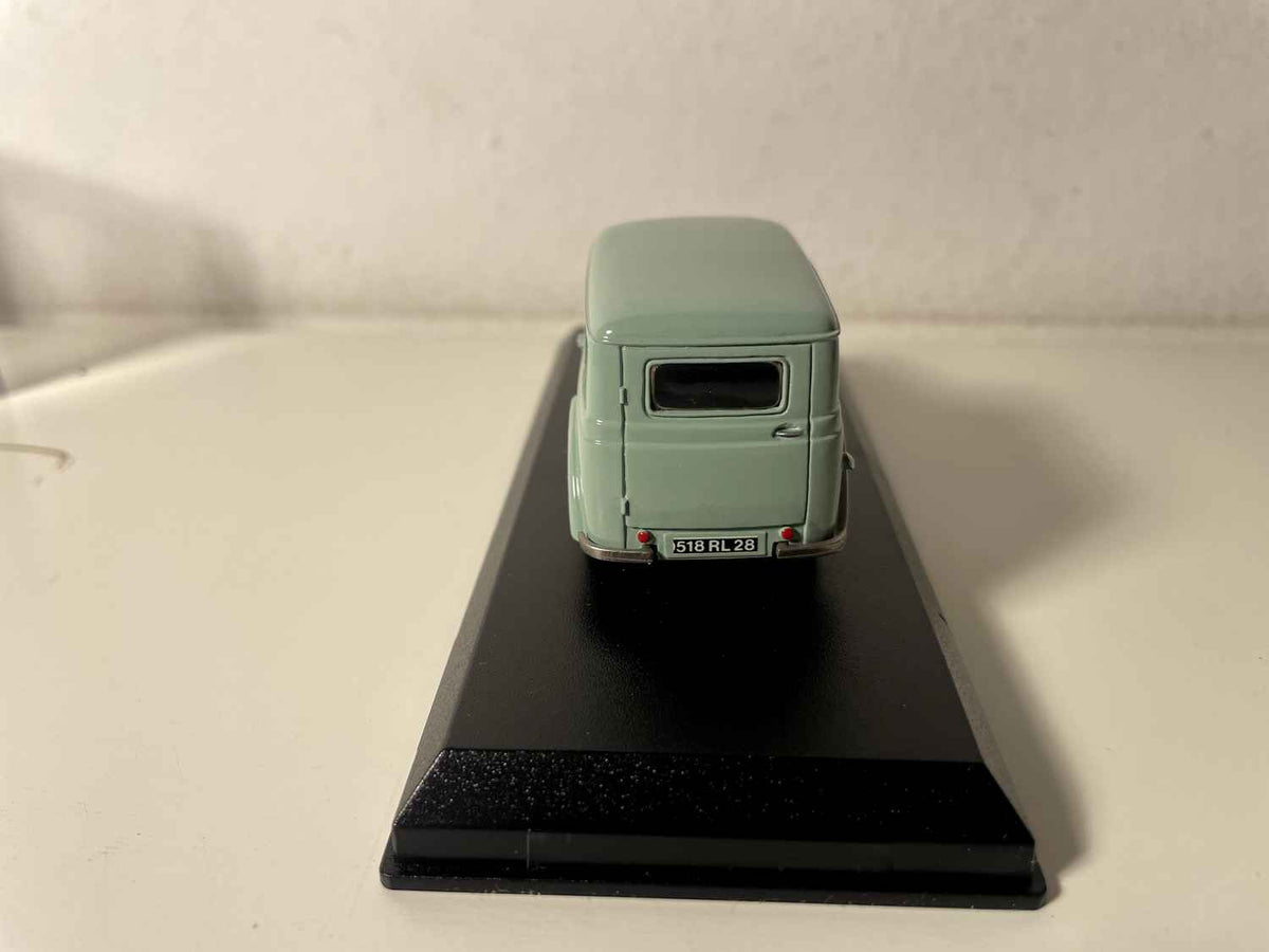 Renault Juvaquatre break vitré vert pâle (collection ELYSEE)