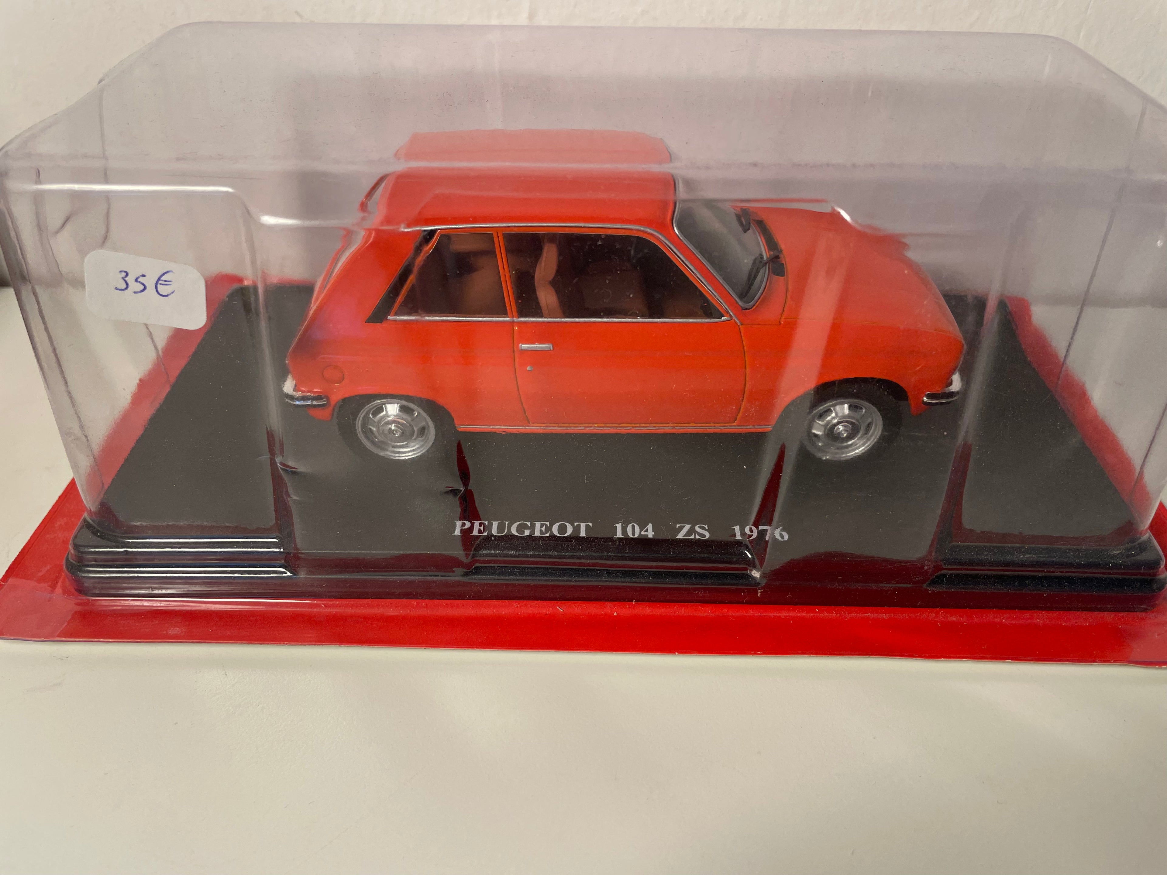 Peugeot 104 ZS naranja de 1976 (escala: 1/24)