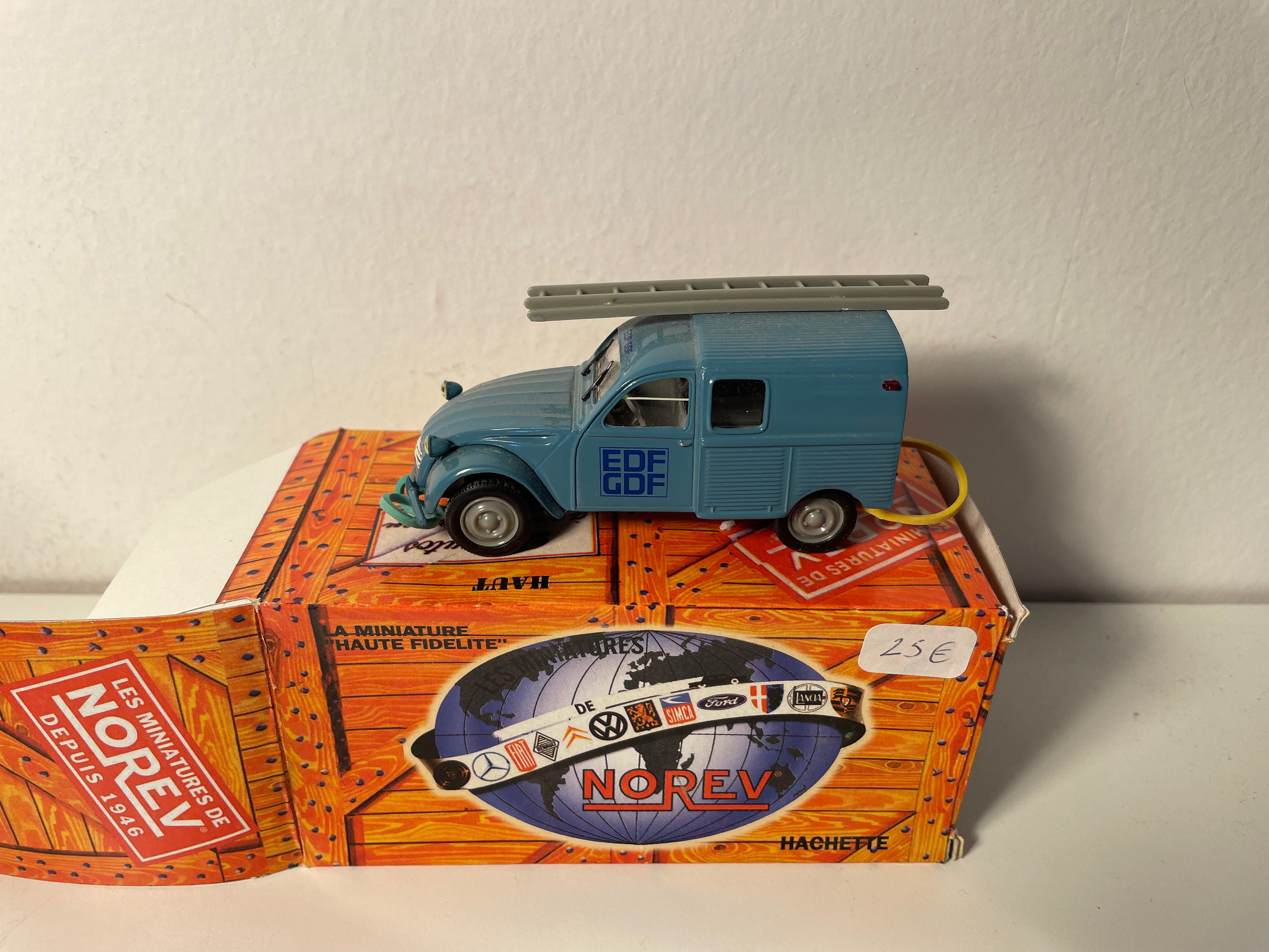 Citroën 2 CV furgoneta azul - EDF