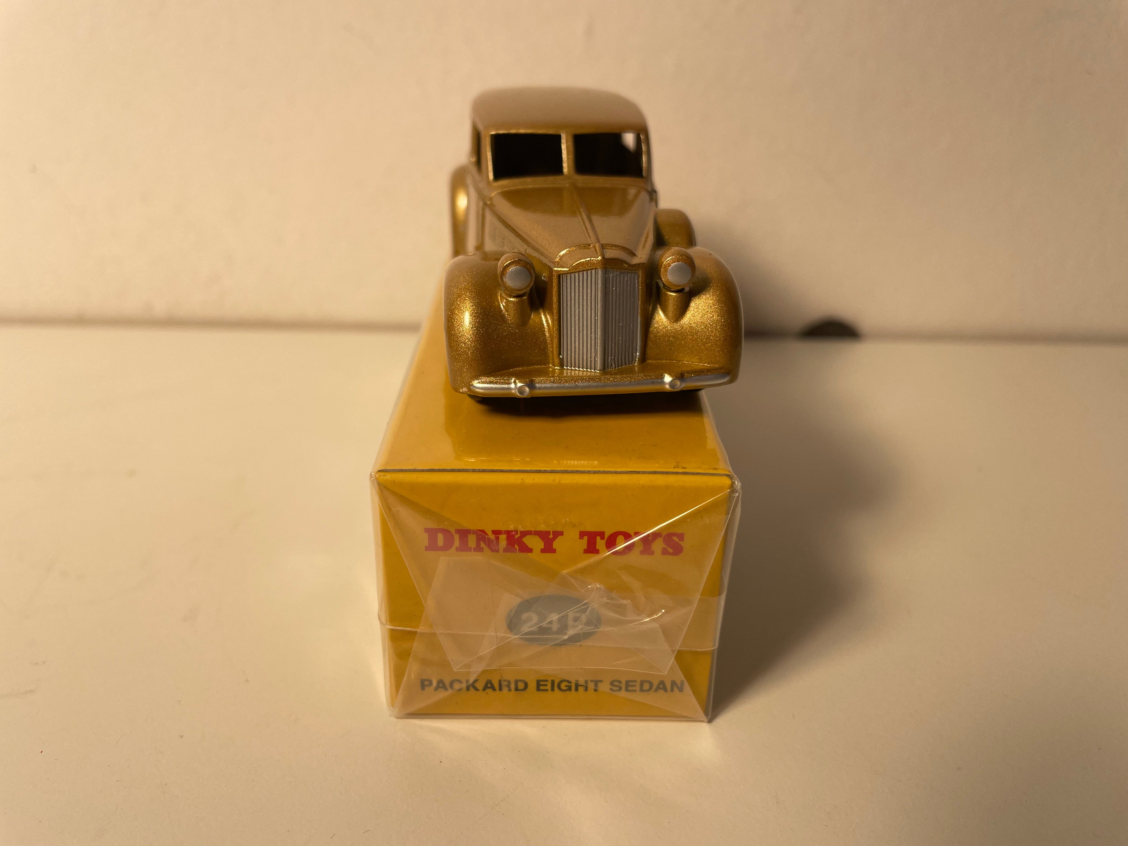 Packard Eight Sedan brown Dinky-Toys (Editions Atlas)