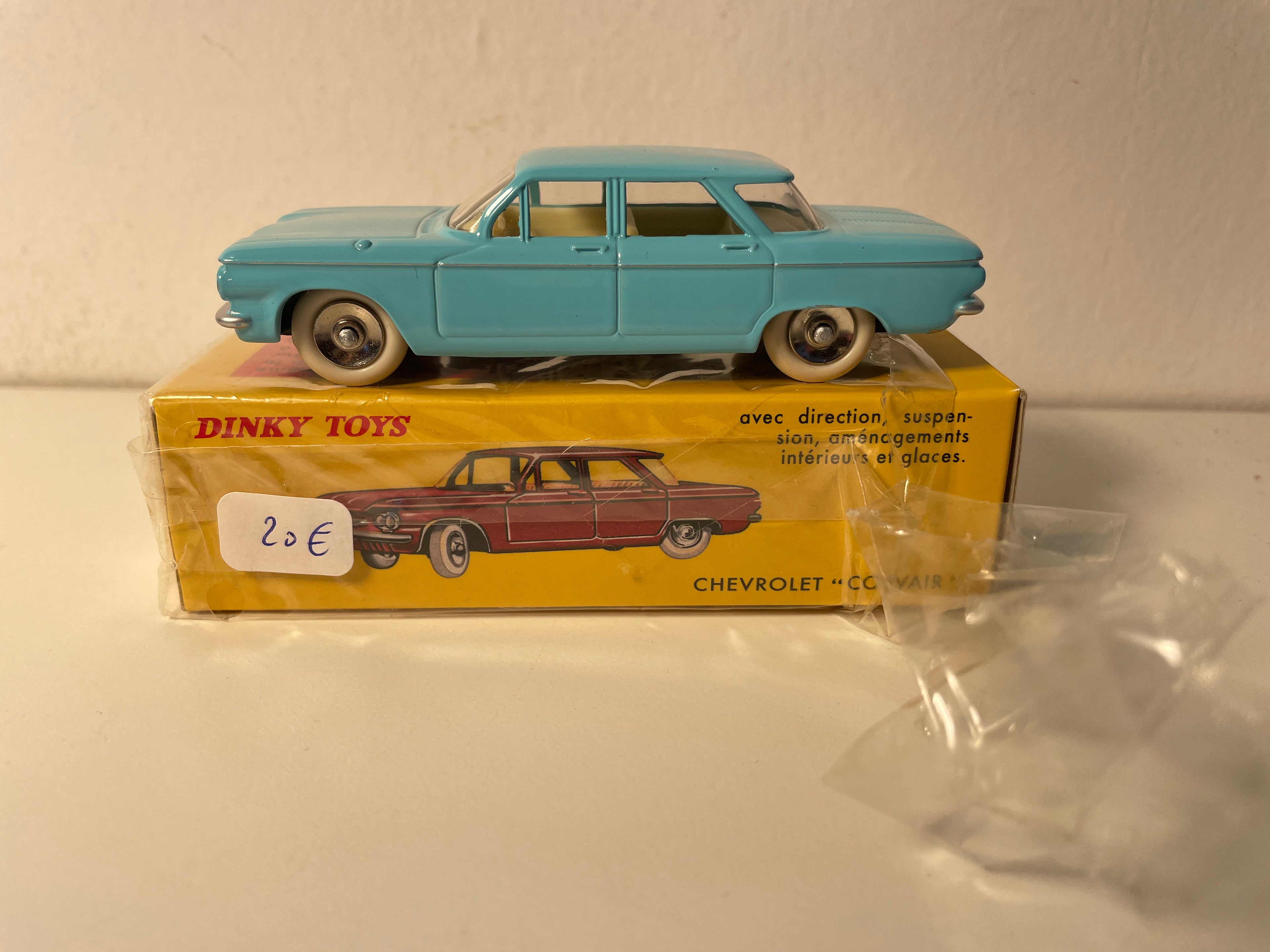 Chevrolet "Corvair" niebieski Dinky-Toys (edycja Atlas) - N°552