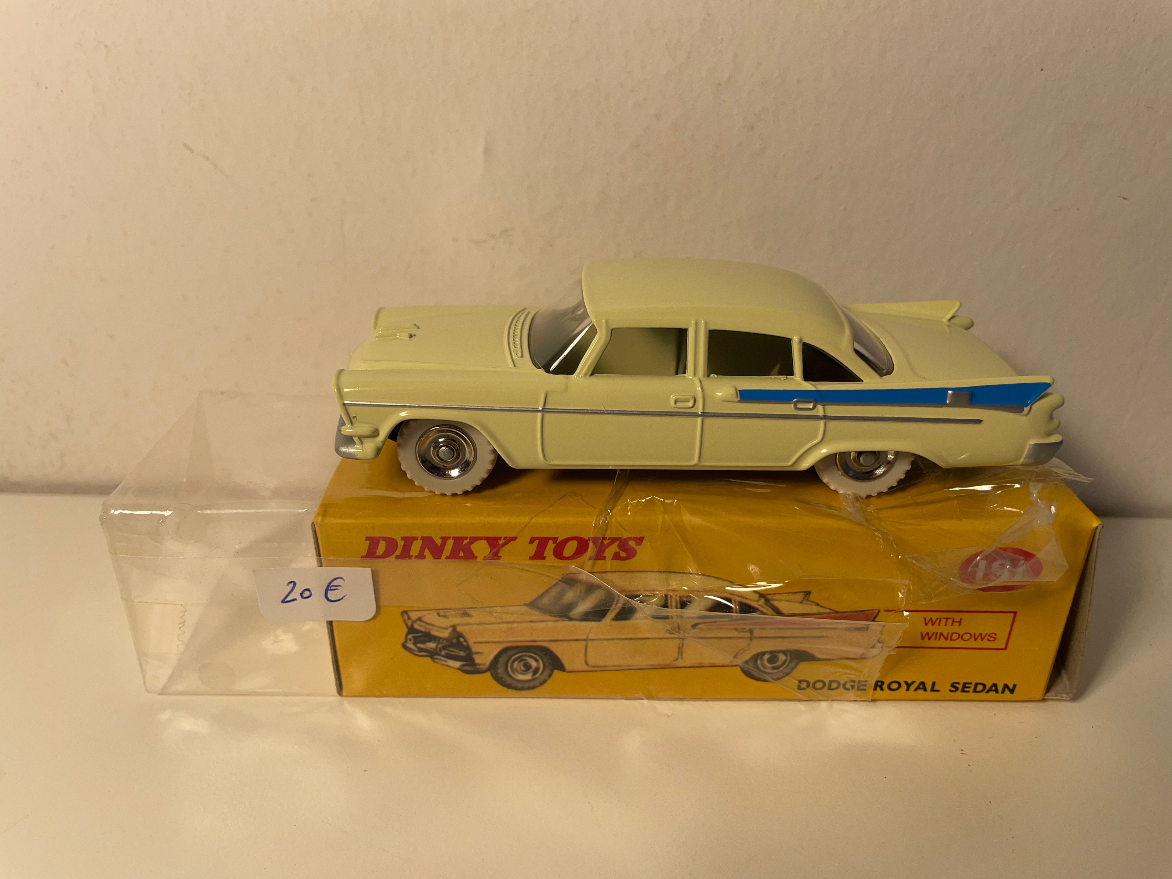Dodge Royal Sedan pale yellow/cream Dinky-Toys (Editions Atlas)