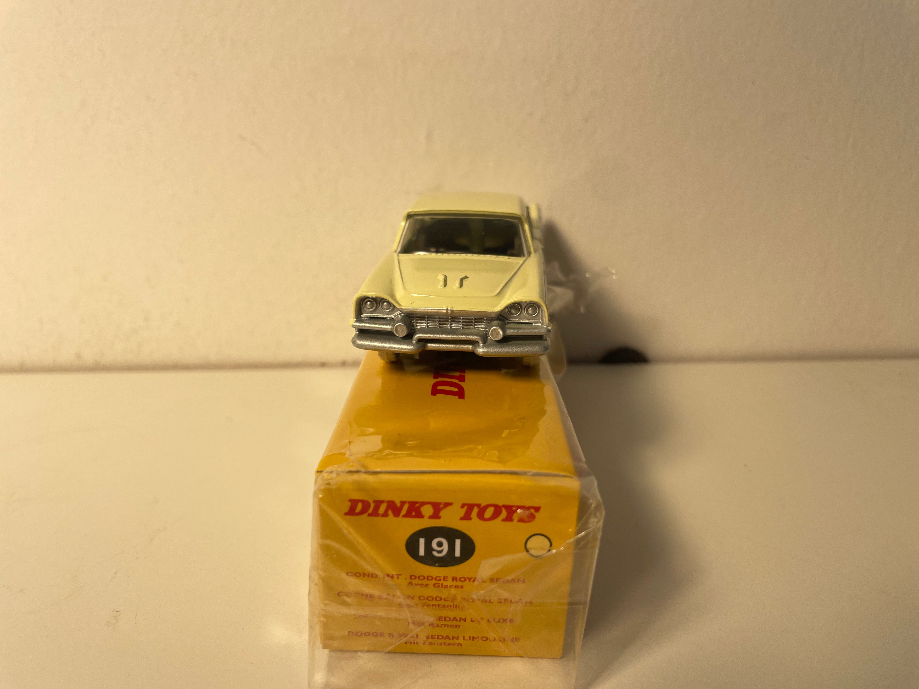 Dodge Royal Sedan pale yellow/cream Dinky-Toys (Editions Atlas)
