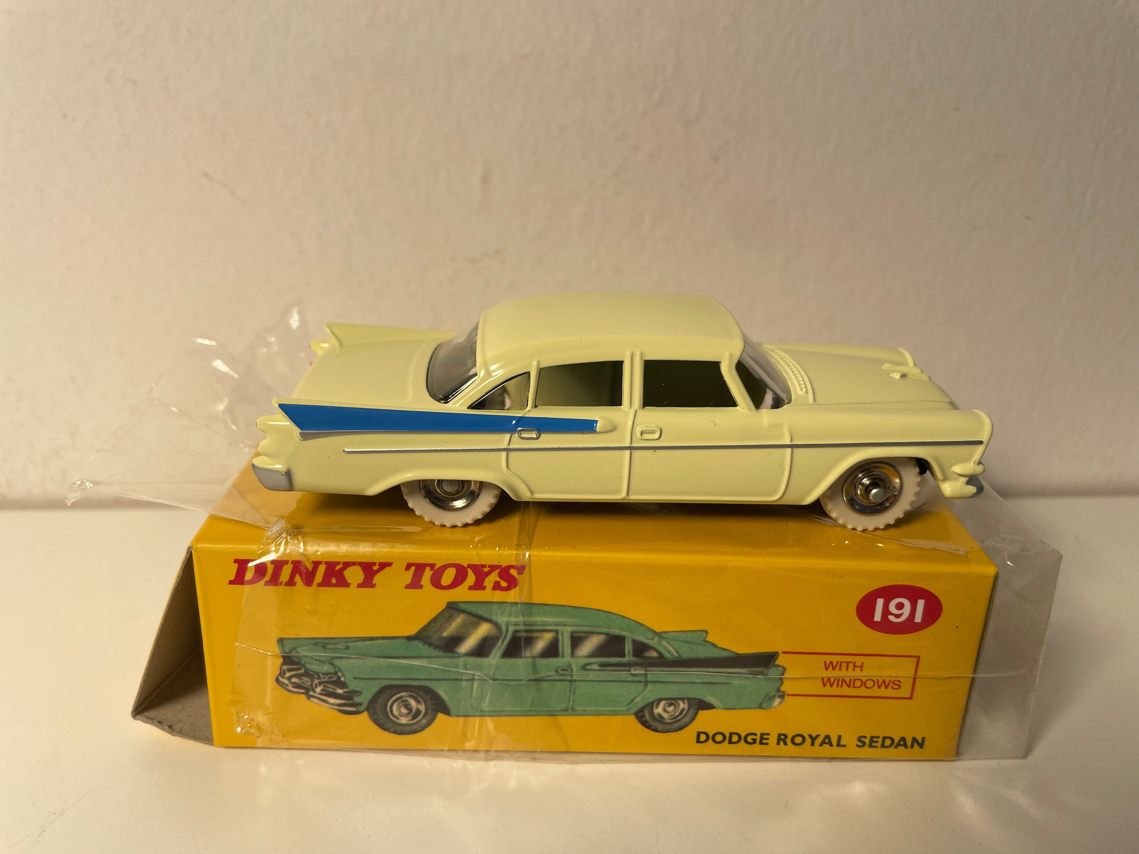 Dodge Royal Sedan pale yellow/cream Dinky-Toys (Editions Atlas)