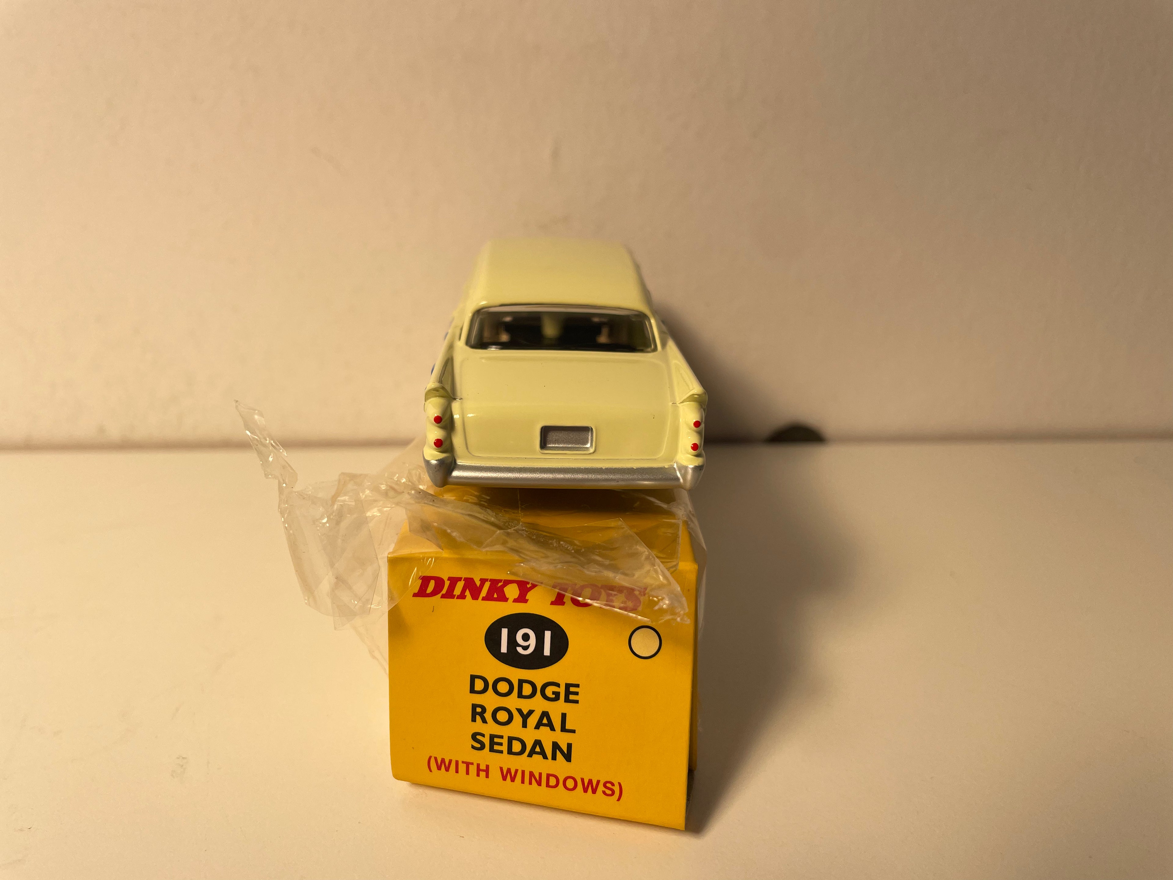 Dodge Royal Sedan pale yellow/cream Dinky-Toys (Editions Atlas)